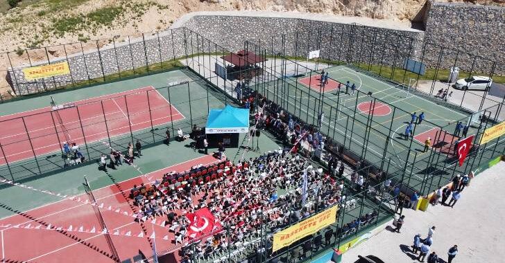 Battalgazi Belediyesi tarafından ilçeye kazandırılan ‘Spor Sahaları’ gerçekleştirilen tören ile vatandaşların hizmetine açıldı
